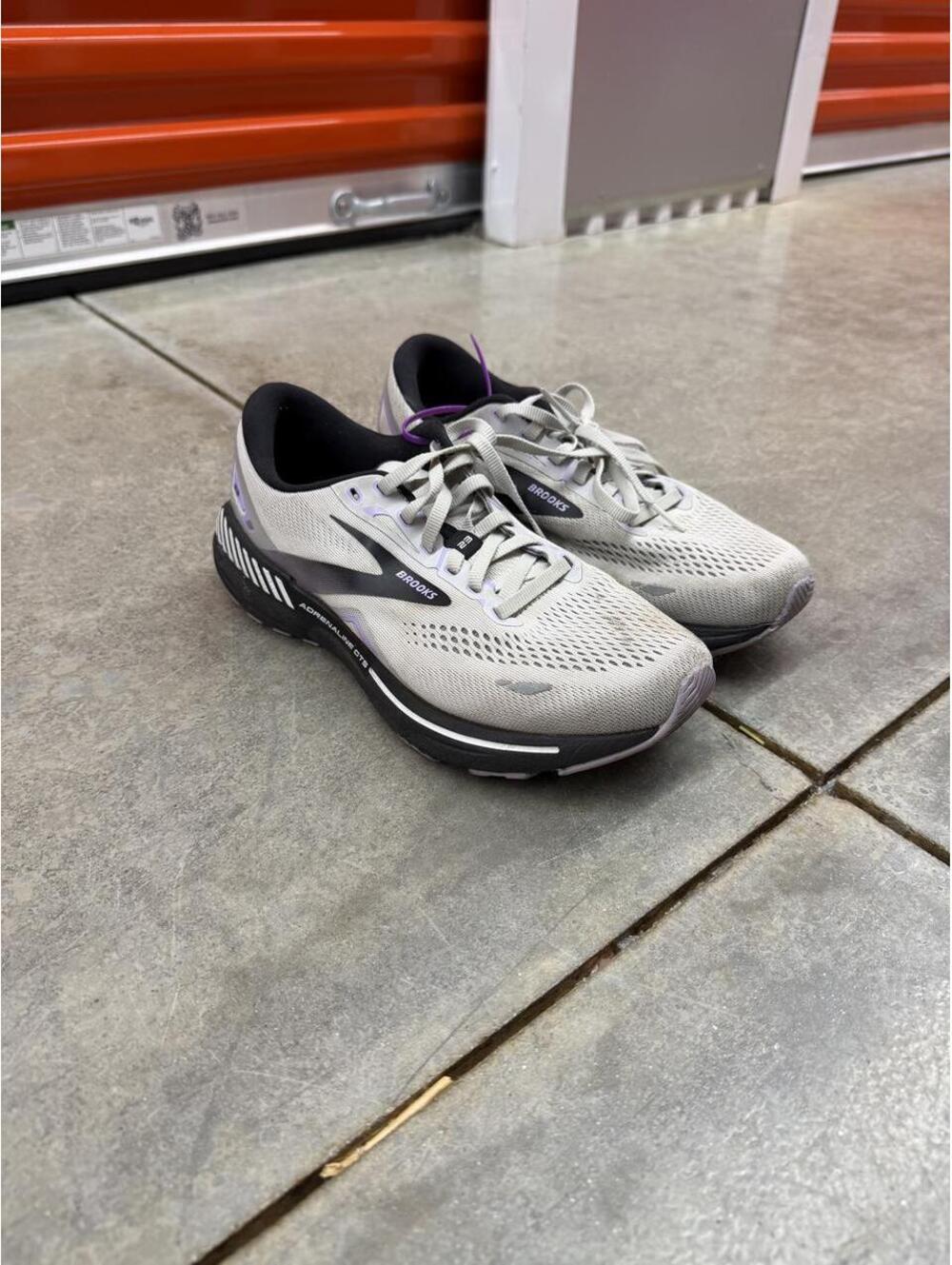 Brooks Adrenaline GTS 23 grey purple and black running gym shoes size 8.5 WOMENS